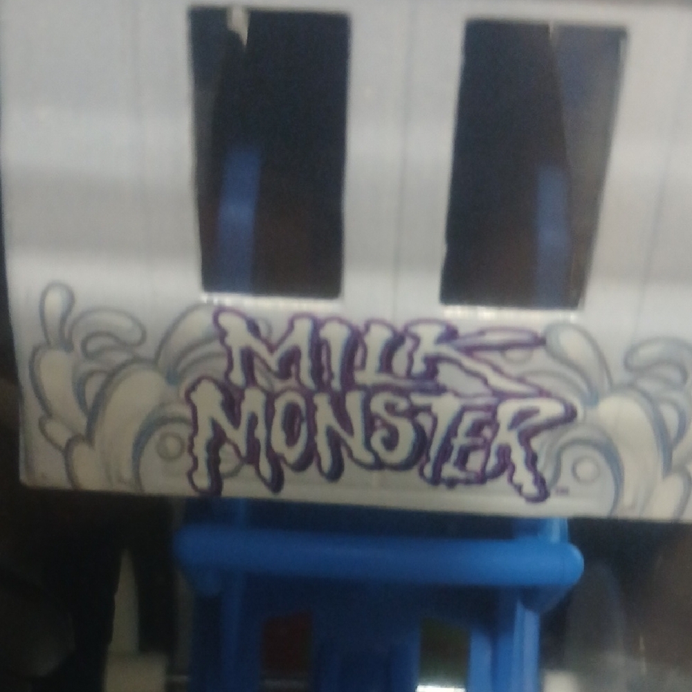 Milk Monster Oversized Monster Truck - White/Blue Hot Wheels - Picture 6 of 7